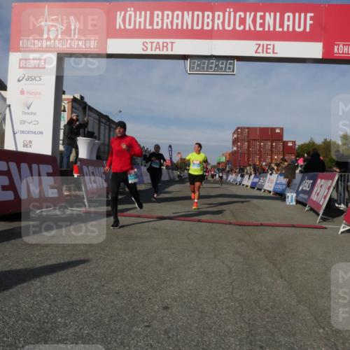 03.10.2025 - Köhlbrandbrückenlauf Matties Gatica Varas http://msf.ph/oto/9168148 03.10.2025 10:13:48 Ziel 1296, 1455, 1642, 1770, 2110, 2126, 2144, 2171, 2246, 3057, 3134 meine-sportfotos.de
