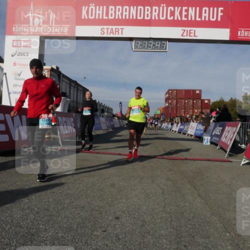 03.10.2025 - Köhlbrandbrückenlauf Matties Gatica Varas http://msf.ph/oto/9168150 03.10.2025 10:13:49 Ziel 1296, 1455, 1642, 1770, 2126, 2144, 2171, 2246, 3028, 3057, 3134 meine-sportfotos.de