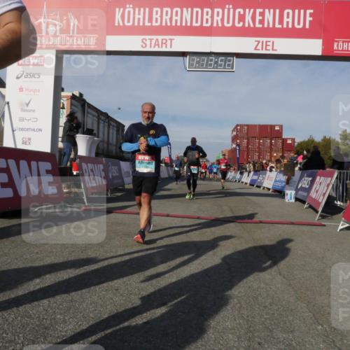 03.10.2025 - Köhlbrandbrückenlauf Matties Gatica Varas http://msf.ph/oto/9168161 03.10.2025 10:13:54 Ziel 1267, 1272, 1455, 1515, 1627, 1642, 1770, 1848, 2093, 2126, 2246, 3028, 3057, 3244, 3392 meine-sportfotos.de
