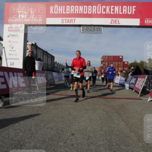 03.10.2025 - Köhlbrandbrückenlauf Matties Gatica Varas http://msf.ph/oto/9168178 03.10.2025 10:14:02 Ziel 1169, 1267, 1272, 1460, 1515, 1627, 1738, 1848, 2054, 2093, 3126, 3244, 3372, 3392, 3724, 3735, 3761 meine-sportfotos.de