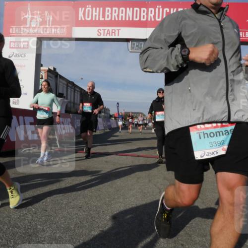 03.10.2025 - Köhlbrandbrückenlauf Matties Gatica Varas http://msf.ph/oto/9168183 03.10.2025 10:14:04 Ziel 1169, 1272, 1431, 1460, 1514, 1515, 1738, 1848, 2054, 2093, 2122, 3126, 3372, 3724, 3735, 3761 meine-sportfotos.de