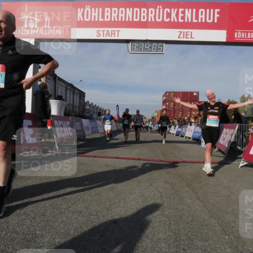 03.10.2025 - Köhlbrandbrückenlauf Matties Gatica Varas http://msf.ph/oto/9168187 03.10.2025 10:14:06 Ziel 1169, 1431, 1460, 1514, 1604, 1738, 2054, 2122, 3126, 3372, 3469, 3724, 3735, 3761, 3793 meine-sportfotos.de