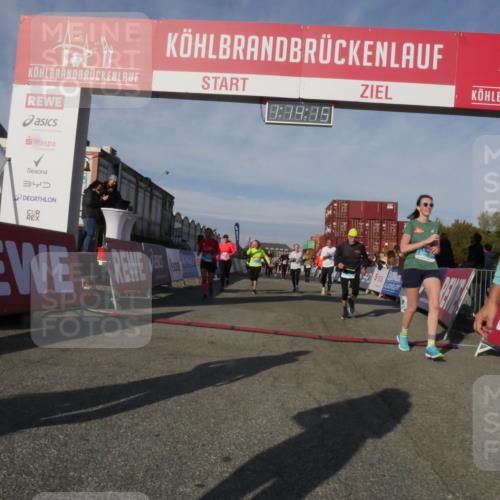 03.10.2025 - Köhlbrandbrückenlauf Matties Gatica Varas http://msf.ph/oto/9168210 03.10.2025 10:14:17 Ziel 1510, 1588, 1604, 1665, 1714, 1782, 1843, 1892, 1947, 2007, 2276, 2345, 2699, 3060, 3062, 3469, 3540, 3644, 3793 meine-sportfotos.de