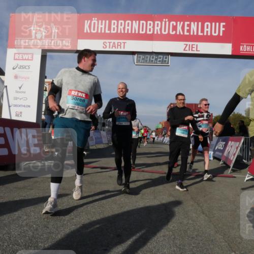 03.10.2025 - Köhlbrandbrückenlauf Matties Gatica Varas http://msf.ph/oto/9168226 03.10.2025 10:14:26 Ziel 1456, 1510, 1714, 1843, 1925, 2699, 2749, 3168, 3326, 3644, 3665, 3666 meine-sportfotos.de