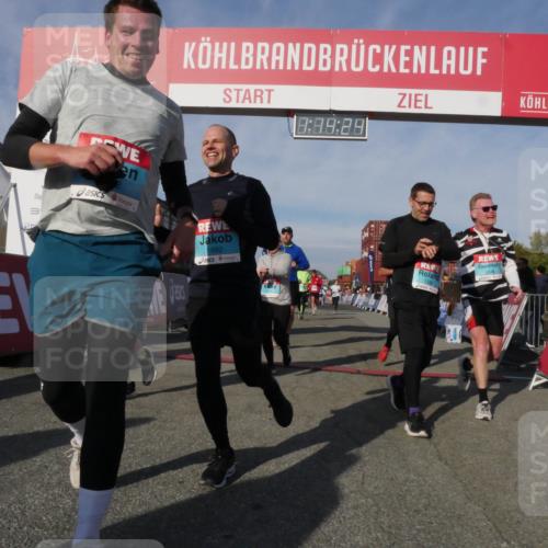 03.10.2025 - Köhlbrandbrückenlauf Matties Gatica Varas http://msf.ph/oto/9168227 03.10.2025 10:14:26 Ziel 1456, 1510, 1714, 1843, 1925, 2699, 2749, 3168, 3326, 3644, 3665, 3666 meine-sportfotos.de