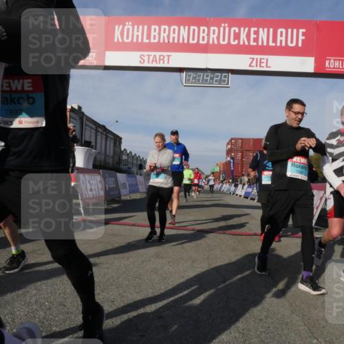 03.10.2025 - Köhlbrandbrückenlauf Matties Gatica Varas http://msf.ph/oto/9168228 03.10.2025 10:14:27 Ziel 1456, 1843, 1925, 2749, 3168, 3326, 3644, 3665, 3666 meine-sportfotos.de