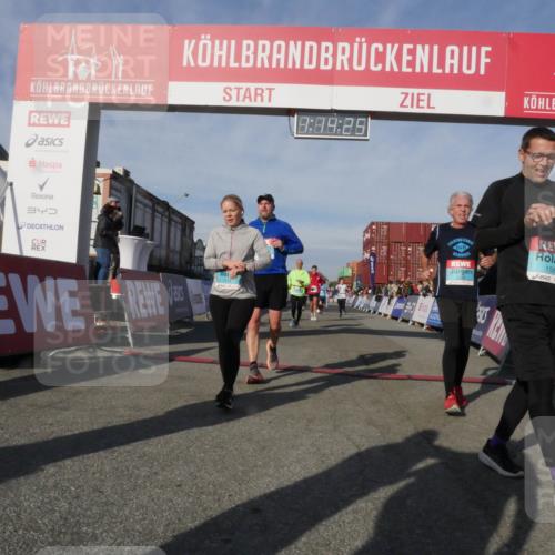 03.10.2025 - Köhlbrandbrückenlauf Matties Gatica Varas http://msf.ph/oto/9168229 03.10.2025 10:14:27 Ziel 1456, 1843, 1925, 2749, 3168, 3326, 3644, 3665, 3666 meine-sportfotos.de