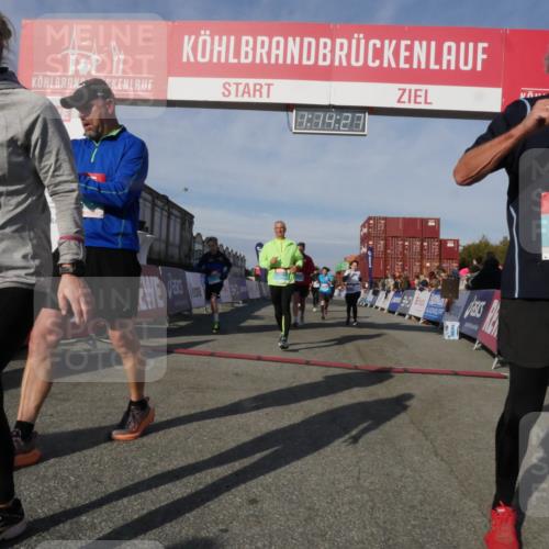 03.10.2025 - Köhlbrandbrückenlauf Matties Gatica Varas http://msf.ph/oto/9168233 03.10.2025 10:14:29 Ziel 1456, 1735, 1843, 1925, 2749, 3168, 3326, 3644, 3665, 3666 meine-sportfotos.de