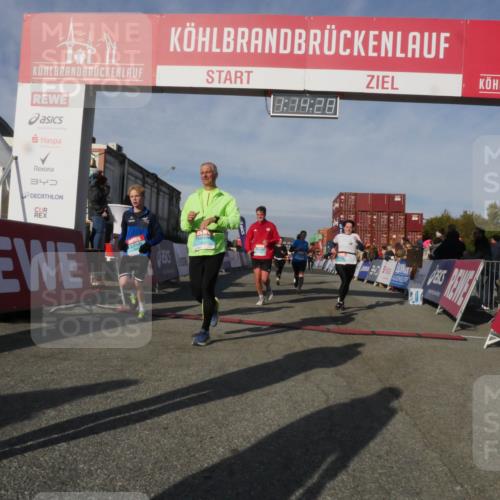 03.10.2025 - Köhlbrandbrückenlauf Matties Gatica Varas http://msf.ph/oto/9168235 03.10.2025 10:14:30 Ziel 1456, 1735, 1925, 2749, 3168, 3326, 3665, 3666 meine-sportfotos.de