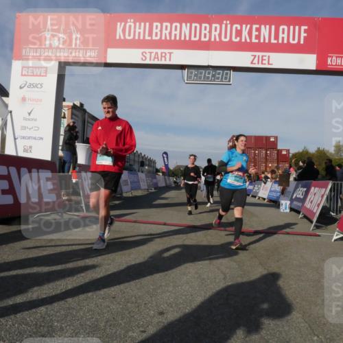 03.10.2025 - Köhlbrandbrückenlauf Matties Gatica Varas http://msf.ph/oto/9168239 03.10.2025 10:14:32 Ziel 1735, 1925, 2749, 3168, 3326 meine-sportfotos.de