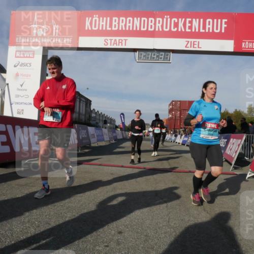 03.10.2025 - Köhlbrandbrückenlauf Matties Gatica Varas http://msf.ph/oto/9168240 03.10.2025 10:14:32 Ziel 1735, 1925, 2749, 3168, 3326 meine-sportfotos.de
