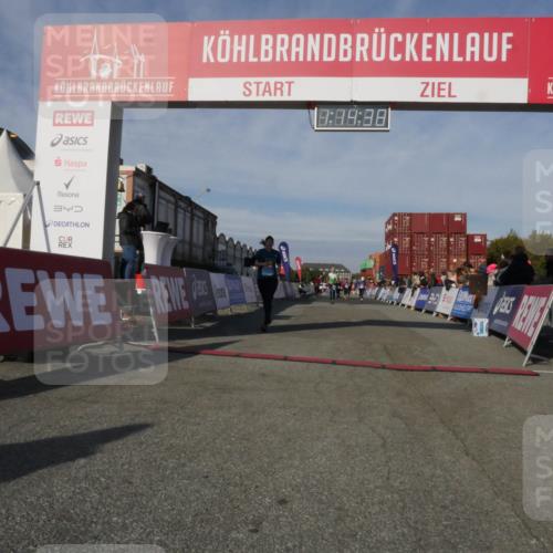 03.10.2025 - Köhlbrandbrückenlauf Matties Gatica Varas http://msf.ph/oto/9168255 03.10.2025 10:14:39 Ziel 1305, 1735, 1820, 2230, 2938, 2951, 2986, 3461, 3843 meine-sportfotos.de