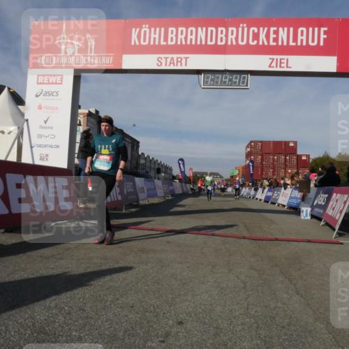 03.10.2025 - Köhlbrandbrückenlauf Matties Gatica Varas http://msf.ph/oto/9168260 03.10.2025 10:14:42 Ziel 1305, 1598, 1820, 2230, 2747, 2938, 2951, 2986, 3461, 3645, 3744, 3843 meine-sportfotos.de