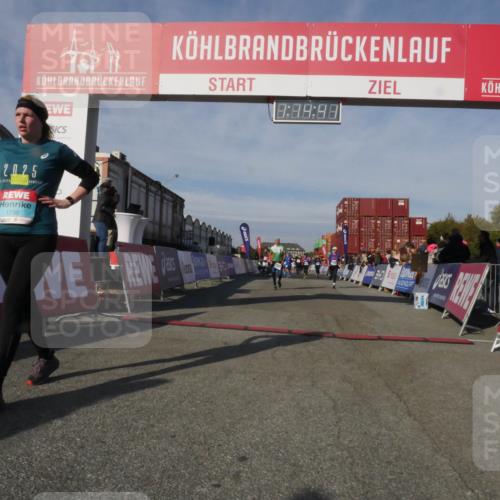 03.10.2025 - Köhlbrandbrückenlauf Matties Gatica Varas http://msf.ph/oto/9168263 03.10.2025 10:14:43 Ziel 1305, 1598, 1820, 2230, 2747, 2938, 2951, 2986, 3461, 3645, 3744, 3843 meine-sportfotos.de