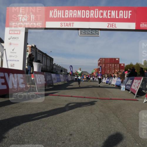 03.10.2025 - Köhlbrandbrückenlauf Matties Gatica Varas http://msf.ph/oto/9168265 03.10.2025 10:14:44 Ziel 1305, 1598, 1820, 2230, 2747, 2938, 2951, 2986, 3461, 3645, 3744, 3843 meine-sportfotos.de