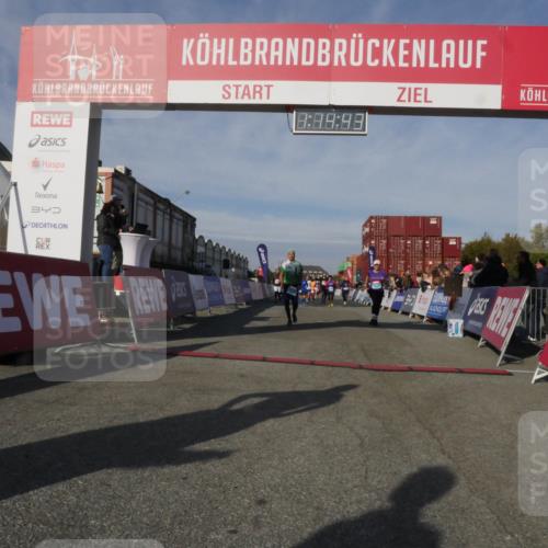 03.10.2025 - Köhlbrandbrückenlauf Matties Gatica Varas http://msf.ph/oto/9168266 03.10.2025 10:14:45 Ziel 1305, 1598, 1820, 2230, 2747, 2938, 2951, 2986, 3461, 3645, 3744, 3843 meine-sportfotos.de