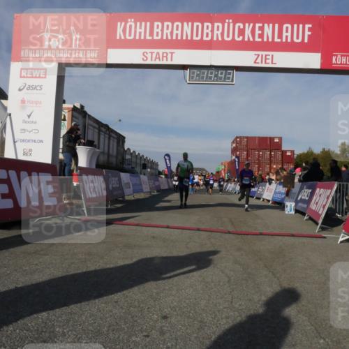 03.10.2025 - Köhlbrandbrückenlauf Matties Gatica Varas http://msf.ph/oto/9168267 03.10.2025 10:14:45 Ziel 1305, 1598, 1820, 2230, 2747, 2938, 2951, 2986, 3461, 3645, 3744, 3843 meine-sportfotos.de