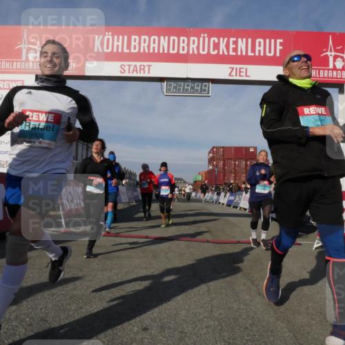 03.10.2025 - Köhlbrandbrückenlauf Matties Gatica Varas http://msf.ph/oto/9168279 03.10.2025 10:14:51 Ziel 1427, 1598, 1633, 1674, 1711, 2747, 2812, 2832, 2834, 2837, 2938, 2951, 3499, 3500, 3645, 3699, 3744 meine-sportfotos.de