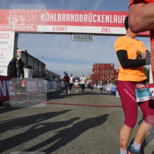 03.10.2025 - Köhlbrandbrückenlauf Matties Gatica Varas http://msf.ph/oto/9168290 03.10.2025 10:14:56 Ziel 1220, 1427, 1633, 1655, 1674, 1711, 2812, 2832, 2834, 2837, 3499, 3500, 3699 meine-sportfotos.de