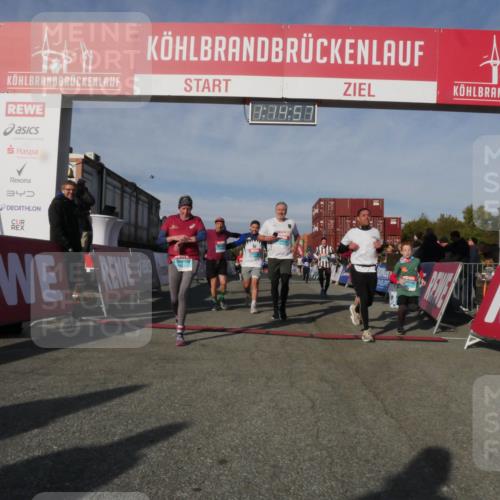 03.10.2025 - Köhlbrandbrückenlauf Matties Gatica Varas http://msf.ph/oto/9168295 03.10.2025 10:14:59 Ziel 1220, 1427, 1655, 1674, 1711, 1813, 1852, 2044, 2812, 2832, 2834, 2837, 3499, 3500, 3699, 3750 meine-sportfotos.de
