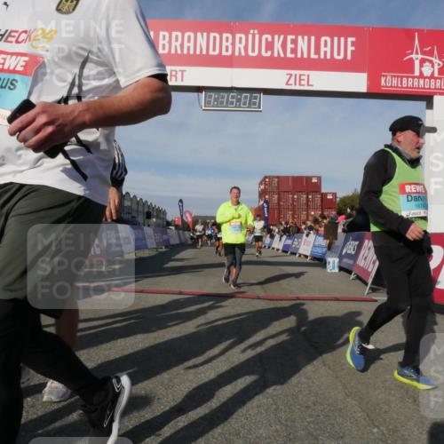 03.10.2025 - Köhlbrandbrückenlauf Matties Gatica Varas http://msf.ph/oto/9168309 03.10.2025 10:15:05 Ziel 1193, 1195, 1220, 1480, 1551, 1797, 1813, 1852, 2044, 2206, 2207, 3144, 3169, 3750 meine-sportfotos.de