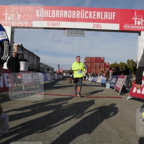 03.10.2025 - Köhlbrandbrückenlauf Matties Gatica Varas http://msf.ph/oto/9168310 03.10.2025 10:15:06 Ziel 1193, 1195, 1480, 1551, 1797, 1813, 1852, 2044, 2206, 2207, 3144, 3169, 3206, 3207, 3348, 3750 meine-sportfotos.de
