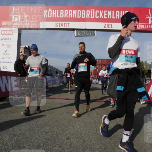 03.10.2025 - Köhlbrandbrückenlauf Matties Gatica Varas http://msf.ph/oto/9168325 03.10.2025 10:15:13 Ziel 1193, 1195, 1324, 1480, 1523, 1551, 1693, 1773, 1785, 1797, 2147, 2707, 3037, 3169, 3206, 3207, 3214, 3229, 3339, 3348, 3470, 3471, 3668 meine-sportfotos.de