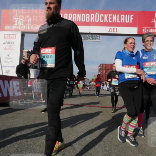 03.10.2025 - Köhlbrandbrückenlauf Matties Gatica Varas http://msf.ph/oto/9168328 03.10.2025 10:15:14 Ziel 1193, 1195, 1324, 1480, 1523, 1551, 1693, 1761, 1773, 1785, 1797, 1922, 2147, 2707, 3037, 3206, 3207, 3214, 3229, 3339, 3348, 3470, 3471, 3668 meine-sportfotos.de