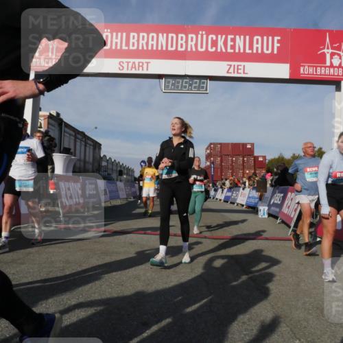03.10.2025 - Köhlbrandbrückenlauf Matties Gatica Varas http://msf.ph/oto/9168350 03.10.2025 10:15:25 Ziel 1691, 1754, 1761, 1773, 1903, 1905, 1922, 2046, 2953, 3482, 3515, 3596, 3792 meine-sportfotos.de
