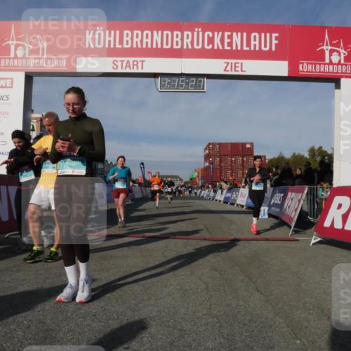 03.10.2025 - Köhlbrandbrückenlauf Matties Gatica Varas http://msf.ph/oto/9168358 03.10.2025 10:15:29 Ziel 1337, 1390, 1637, 1666, 1691, 1754, 1779, 1903, 1905, 2017, 2046, 2079, 2719, 2953, 3482, 3515, 3596, 3773 meine-sportfotos.de