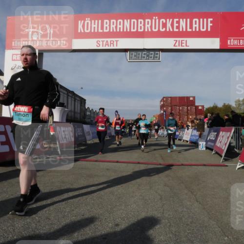 03.10.2025 - Köhlbrandbrückenlauf Matties Gatica Varas http://msf.ph/oto/9168371 03.10.2025 10:15:35 Ziel 1228, 1337, 1390, 1637, 1666, 1779, 1903, 1905, 2017, 2079, 2368, 2454, 2719, 2953, 3482, 3596, 3773, 3788 meine-sportfotos.de