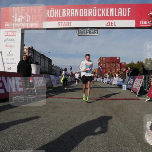 03.10.2025 - Köhlbrandbrückenlauf Matties Gatica Varas http://msf.ph/oto/9168391 03.10.2025 10:15:45 Ziel 1228, 1446, 1492, 1529, 1565, 1752, 1879, 2118, 2929, 2996, 3069, 3219, 3220, 3276, 3580, 3725, 3748, 3816 meine-sportfotos.de