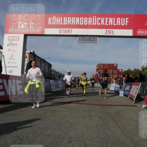03.10.2025 - Köhlbrandbrückenlauf Matties Gatica Varas http://msf.ph/oto/9168395 03.10.2025 10:15:47 Ziel 1446, 1492, 1529, 1565, 1752, 1879, 2118, 2813, 2929, 2996, 3069, 3219, 3220, 3276, 3580, 3725, 3748, 3816, 3827 meine-sportfotos.de
