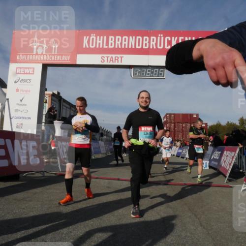 03.10.2025 - Köhlbrandbrückenlauf Matties Gatica Varas http://msf.ph/oto/9168436 03.10.2025 10:16:07 Ziel 1276, 1498, 1530, 1745, 1796, 1907, 1979, 2064, 2285, 2392, 2878, 3063, 3327, 3459, 3507, 3727 meine-sportfotos.de