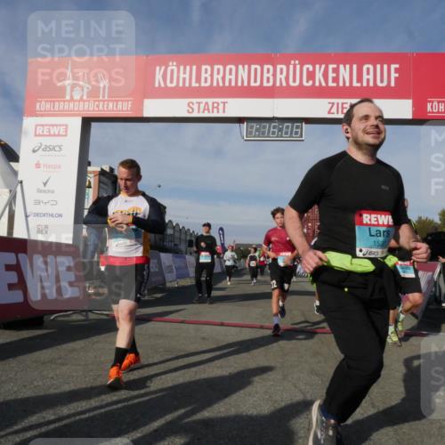 03.10.2025 - Köhlbrandbrückenlauf Matties Gatica Varas http://msf.ph/oto/9168437 03.10.2025 10:16:08 Ziel 1276, 1498, 1530, 1591, 1745, 1796, 1907, 1979, 2064, 2285, 2878, 3063, 3327, 3459, 3507, 3727 meine-sportfotos.de