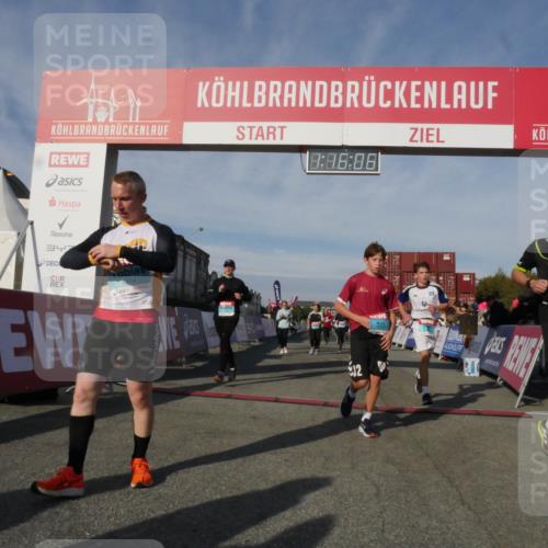 03.10.2025 - Köhlbrandbrückenlauf Matties Gatica Varas http://msf.ph/oto/9168438 03.10.2025 10:16:08 Ziel 1276, 1498, 1530, 1591, 1745, 1796, 1907, 1979, 2064, 2285, 2878, 3063, 3327, 3459, 3507, 3727 meine-sportfotos.de