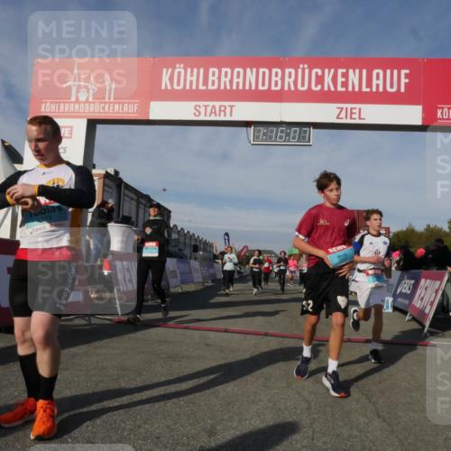 03.10.2025 - Köhlbrandbrückenlauf Matties Gatica Varas http://msf.ph/oto/9168439 03.10.2025 10:16:09 Ziel 1276, 1498, 1530, 1591, 1745, 1796, 1907, 1979, 2064, 2285, 3063, 3327, 3459, 3507 meine-sportfotos.de