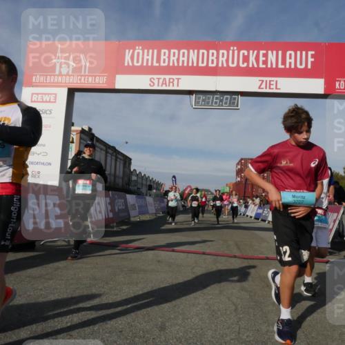 03.10.2025 - Köhlbrandbrückenlauf Matties Gatica Varas http://msf.ph/oto/9168440 03.10.2025 10:16:09 Ziel 1276, 1498, 1530, 1591, 1745, 1796, 1907, 1979, 2064, 2285, 3063, 3327, 3459, 3507 meine-sportfotos.de