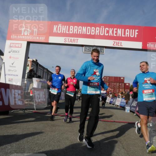 03.10.2025 - Köhlbrandbrückenlauf Matties Gatica Varas http://msf.ph/oto/9168468 03.10.2025 10:16:22 Ziel 1453, 1821, 2254, 2293, 2422, 2423, 2448, 2641, 2724, 2957, 3047, 3048, 3049, 3213, 3446, 3450, 3488, 3576, 3726, 3751, 3823 meine-sportfotos.de