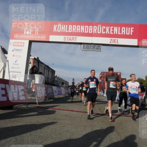 03.10.2025 - Köhlbrandbrückenlauf Matties Gatica Varas http://msf.ph/oto/9168473 03.10.2025 10:16:25 Ziel 1453, 1821, 2254, 2293, 2422, 2423, 2448, 2641, 2724, 2902, 3213, 3576, 3823 meine-sportfotos.de