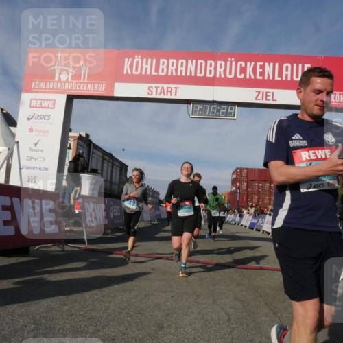 03.10.2025 - Köhlbrandbrückenlauf Matties Gatica Varas http://msf.ph/oto/9168476 03.10.2025 10:16:26 Ziel 1453, 2254, 2293, 2422, 2423, 2448, 2641, 2724, 2902, 3213, 3576, 3823 meine-sportfotos.de