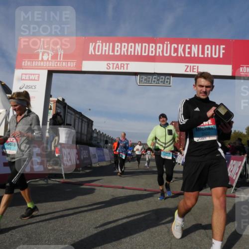 03.10.2025 - Köhlbrandbrückenlauf Matties Gatica Varas http://msf.ph/oto/9168480 03.10.2025 10:16:28 Ziel 2254, 2293, 2448, 2641, 2724, 2902, 3576, 3823 meine-sportfotos.de