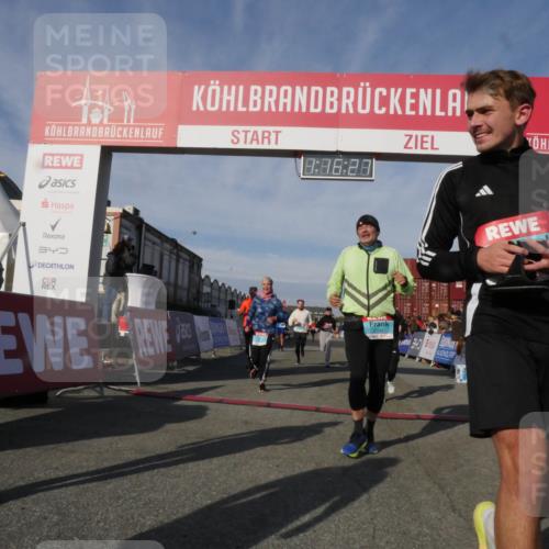 03.10.2025 - Köhlbrandbrückenlauf Matties Gatica Varas http://msf.ph/oto/9168481 03.10.2025 10:16:29 Ziel 2165, 2254, 2293, 2448, 2641, 2902, 3576, 3823 meine-sportfotos.de