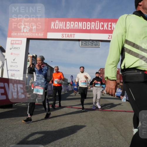 03.10.2025 - Köhlbrandbrückenlauf Matties Gatica Varas http://msf.ph/oto/9168485 03.10.2025 10:16:31 Ziel 2165, 2448, 2902, 2945 meine-sportfotos.de