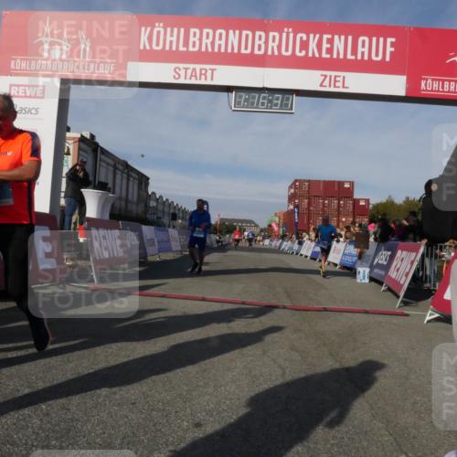 03.10.2025 - Köhlbrandbrückenlauf Matties Gatica Varas http://msf.ph/oto/9168489 03.10.2025 10:16:32 Ziel 2165, 2287, 2448, 2902, 2945 meine-sportfotos.de