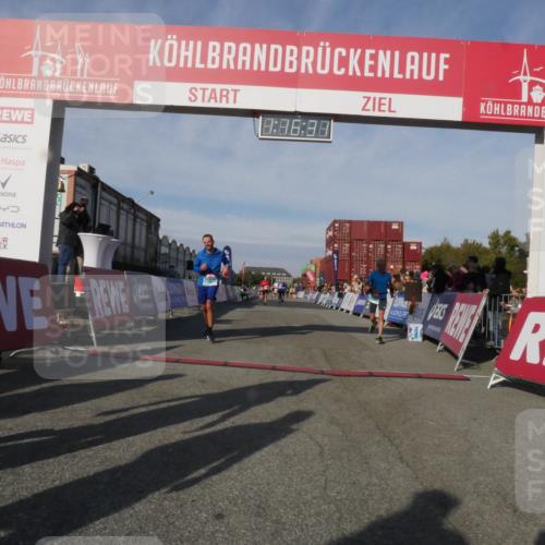 03.10.2025 - Köhlbrandbrückenlauf Matties Gatica Varas http://msf.ph/oto/9168490 03.10.2025 10:16:33 Ziel 2165, 2287, 2448, 2902, 2945 meine-sportfotos.de