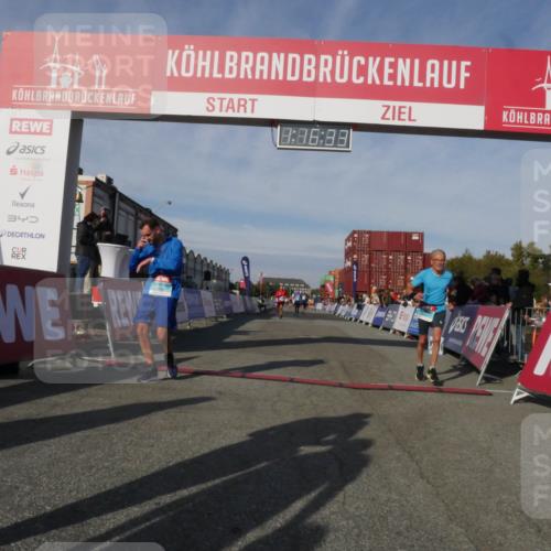 03.10.2025 - Köhlbrandbrückenlauf Matties Gatica Varas http://msf.ph/oto/9168493 03.10.2025 10:16:34 Ziel 2165, 2287, 2448, 2902, 2945 meine-sportfotos.de