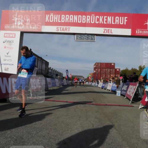 03.10.2025 - Köhlbrandbrückenlauf Matties Gatica Varas http://msf.ph/oto/9168496 03.10.2025 10:16:36 Ziel 1325, 2165, 2247, 2287, 2349, 2778, 2945 meine-sportfotos.de