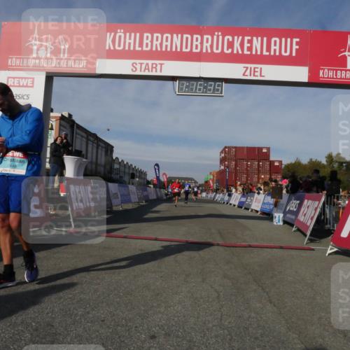 03.10.2025 - Köhlbrandbrückenlauf Matties Gatica Varas http://msf.ph/oto/9168498 03.10.2025 10:16:37 Ziel 1325, 2165, 2247, 2287, 2349, 2778, 2945 meine-sportfotos.de