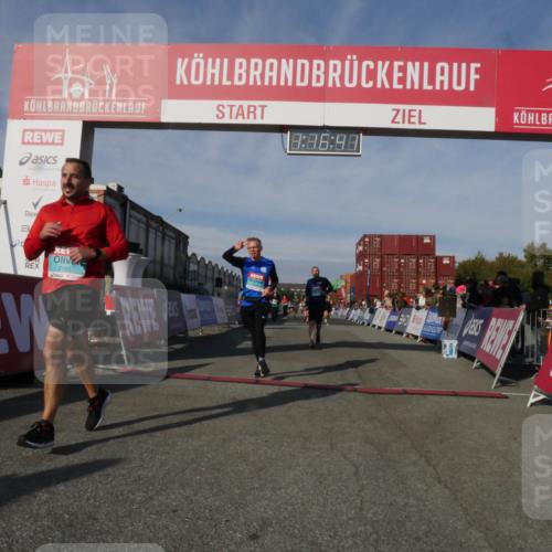 03.10.2025 - Köhlbrandbrückenlauf Matties Gatica Varas http://msf.ph/oto/9168510 03.10.2025 10:16:42 Ziel 1325, 1437, 2113, 2247, 2287, 2349, 2778, 2945, 3194, 3747 meine-sportfotos.de